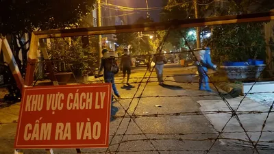 Hình ảnh phong tỏa tuyến đường ở Thủ Đức có người nghi nhiễm