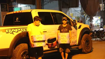 Chốt kiểm dịch chỉ mới chuẩn bị, dân đã tặng nước, khẩu trang