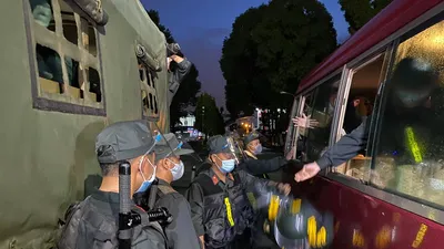 300 Cảnh sát cơ động Tây Nguyên vào TP.HCM triển khai nhiệm vụ ngay trong đêm