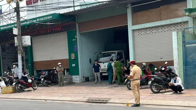 Người dân truy đuổi xe ben liên quan đến tai nạn tại TP Thủ Đức