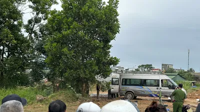 Người đàn ông tử vong với tư thế treo cổ trong bụi cây 