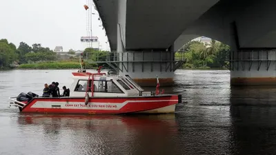 Video: Tìm kiếm người đàn ông để lại xe đạp rồi nhảy cầu Phú Long