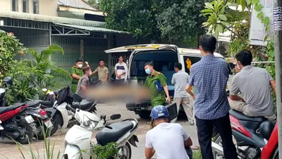 Video: Vợ bàng hoàng phát hiện chồng chết trong tư thế treo cổ ở phòng trọ