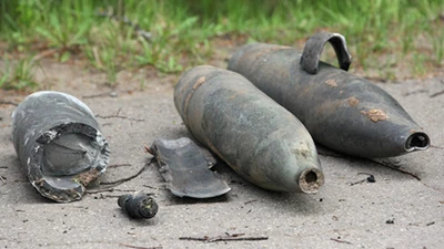 Cưa bom, 3 thanh thiếu niên chết thảm