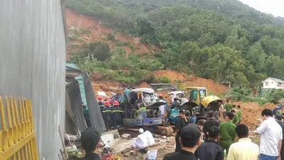 Đang tìm kiếm hai mẹ con vụ sạt lở núi ở Nha Trang