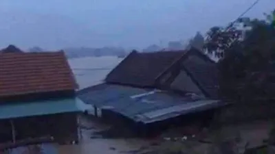 Hàng ngàn người ở Phú Yên đang chạy lũ trong đêm