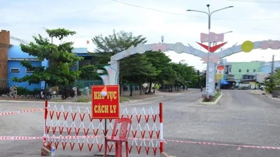 Tạm đình chỉ công tác bí thư, chủ tịch phường để lây lan dịch ra cộng đồng