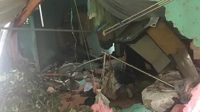 Sạt lở đất do mưa lớn ở Phú Yên, vùi 2 người bị thương