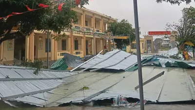 Thủ tướng chỉ đạo: Khẩn trương hỗ trợ Nhân dân khắc phục hậu quả bão số 10 và mưa lũ