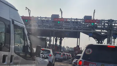 Nghỉ lễ, giao thông tê liệt ở nhiều ngả đường