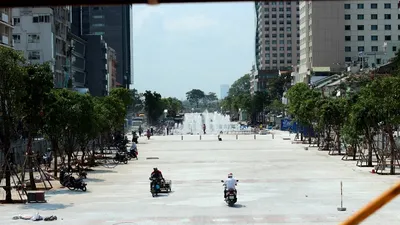 Phố đi bộ Nguyễn Huệ đang chạy nước rút