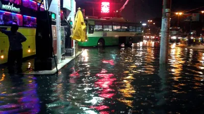 Sài Gòn lại ngập nặng sau cơn mưa lớn