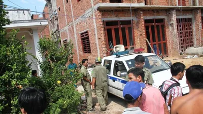 Tường tầng 3 đổ đè sập giàn giáo, một công nhân tử vong 