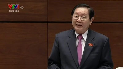 Xử lý ông Vũ Huy Hoàng để cảnh báo người đang tại chức