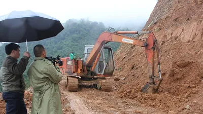 Quảng Ngãi gấp rút sửa xong cầu, đường trước tết