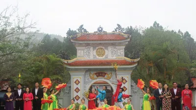 Khai hội đền Huyền Trân