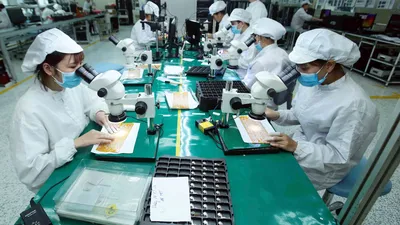 Doanh nghiệp kiến nghị cần có cơ chế khuyến khích hợp tác giữa các doanh nghiệp lớn và doanh nghiệp vừa và nhỏ nhằm nâng cao năng lực cạnh tranh của doanh nghiệp trong nước. Ảnh: TTXVN