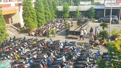 Khởi tố 11 người chặn quốc lộ đua xe trái phép ở Tiền Giang