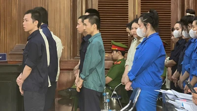 Lừa khách hàng rút tiền từ thẻ tín dụng, chiếm đoạt hơn 1,8 tỉ đồng