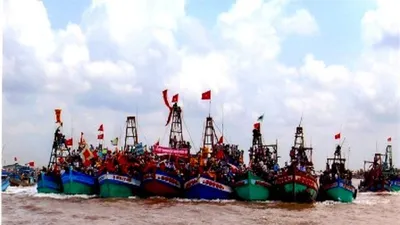 Chìm tàu ở lễ hội nghinh Ông, hàng chục người gặp nạn