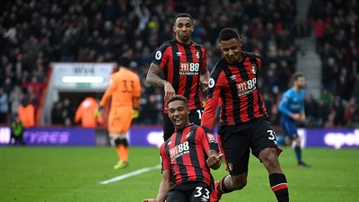 Arsenal gặp thảm họa, thua ngược trong 4 phút