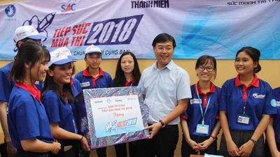 Trung ương Đoàn thăm SV tình nguyện'Tiếp sức mùa thi năm 2018'