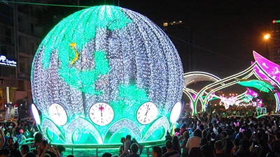 Thế giới và Việt Nam tưng bừng đón 2014