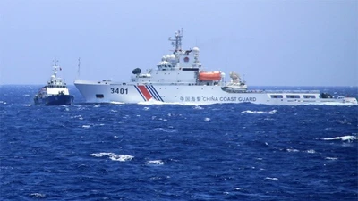 Clip mới nhất: Tàu và máy bay quân sự Trung Quốc uy hiếp tàu Việt Nam