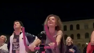 Thích thú với màn trình diễn đạp xe trên đường phố