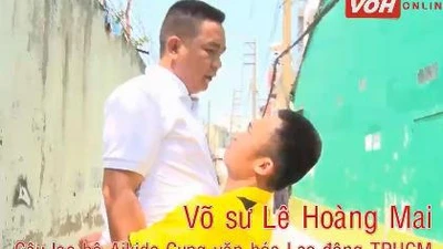 Xử lý tình huống bị sàm sỡ, ôm và nhấc lên cao