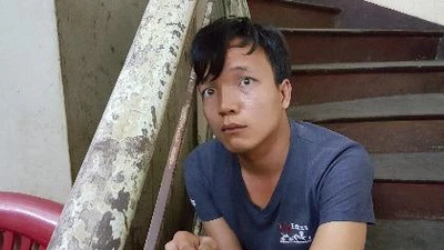 Thanh niên nghi ngáo đá, dọa đốt xe, cắn người ở trụ sở công an