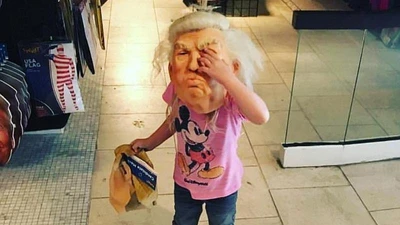 Cháu gái ông Trump mang mặt nạ ông nội dịp Halloween