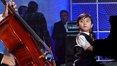 Xem miễn phí thần đồng Evan Lê diễn ở phố đi bộ