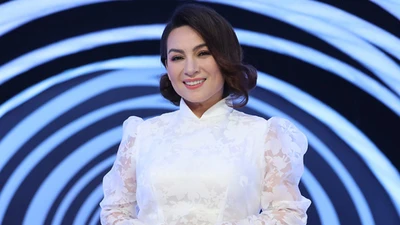 Ca sĩ Phi Nhung qua đời sau một tháng chống chọi với COVID-19