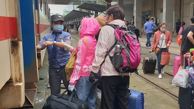 Đà Nẵng: Đóng cửa hàng quán trong ga, xe buýt chạy giãn chuyến