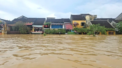 Lũ rút dần trước đợt mưa mới, Chủ tịch Đà Nẵng chỉ đạo ứng phó