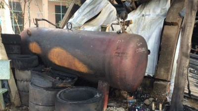 Cháy gara, 10 người thoát chết trong đêm