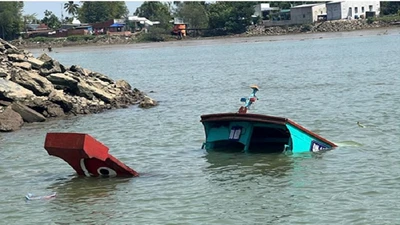 Đồng Nai điều tra vụ 12 người đi chùa bị lật đò trên sông Đồng Nai