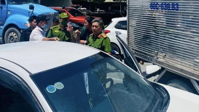 Công an thông báo 3 người nước ngoài vờ đổi rồi tráo tiền ở Đồng Nai 