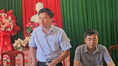 Vụ nhà bị chênh vênh bên mép 'vực' khi làm đường: Chủ đầu tư xin lỗi người dân