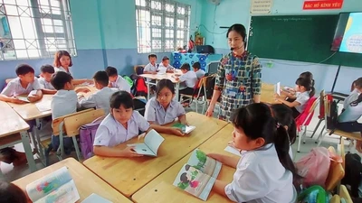 Lý do những ngôi trường ở Tây Nguyên từ chối nhận hoa