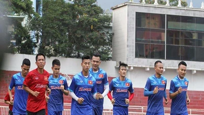 Tuyển Việt Nam xông đất Sài Gòn trong cơn mưa