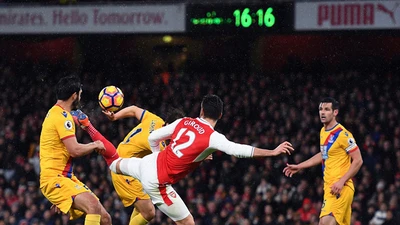 Bàn thắng “bọ cạp” của Giroud, nghệ thuật hay ăn may?