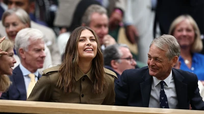 Beckham không đến Đức xem Euro mà đi gặp "búp bê Nga" Sharapova 