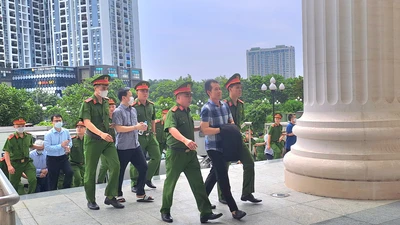 Đang tuyên án 54 bị cáo vụ chuyến bay giải cứu