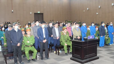 Ông chủ Việt Á bị phong tỏa hơn 100 sổ tiết kiệm