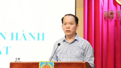 Hệ thống văn bản pháp luật hiện còn cồng kềnh, phân tán với nhiều tầng nấc, nhiều hình thức văn bản