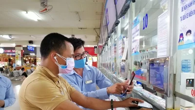 Khai báo y tế bến xe miền Đông: Người biết, người không