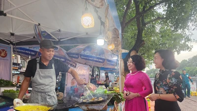 Ấn tượng với không gian trên bến dưới thuyền tại kênh Nhiêu Lộc - Thị Nghè