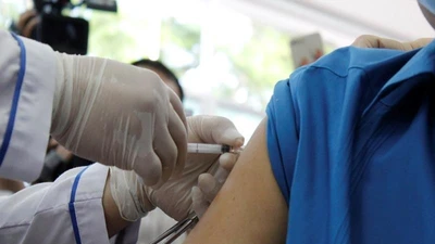 Cần Thơ bắt đầu tiêm vaccine phòng COVID-19
